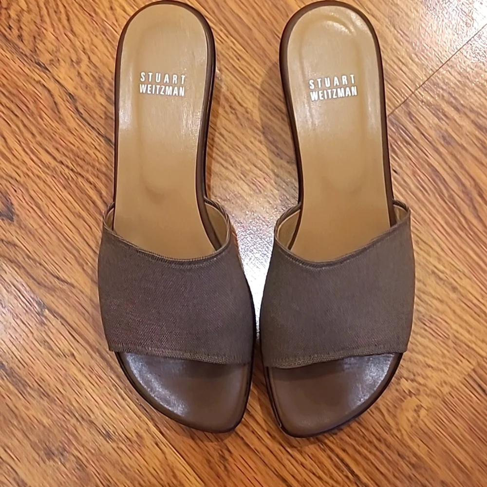 Stuart Weitzman Mini platform sandal. - Picture 1 of 5